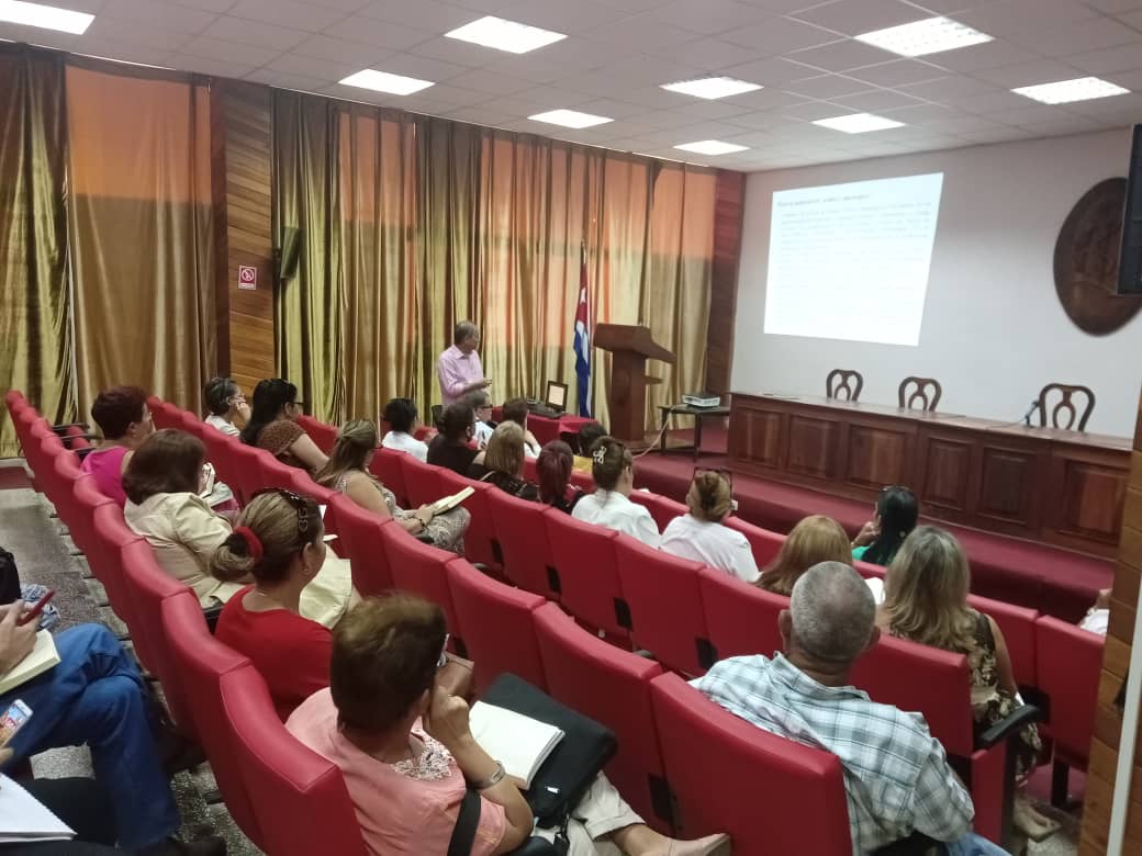 YasodaEM's tweet photo. Realizado #HOY Consejo Académico de la @ucmvccu, el Programa Materno Infantil, el fortalecimiento del claustro, la estrategia de preparación idiomática y la acreditación de procesos, en el centro de atención🇨🇺🩺❤️ #MejorEsPosible #JuntarYVencer https://t.co/lzgve3KrOf