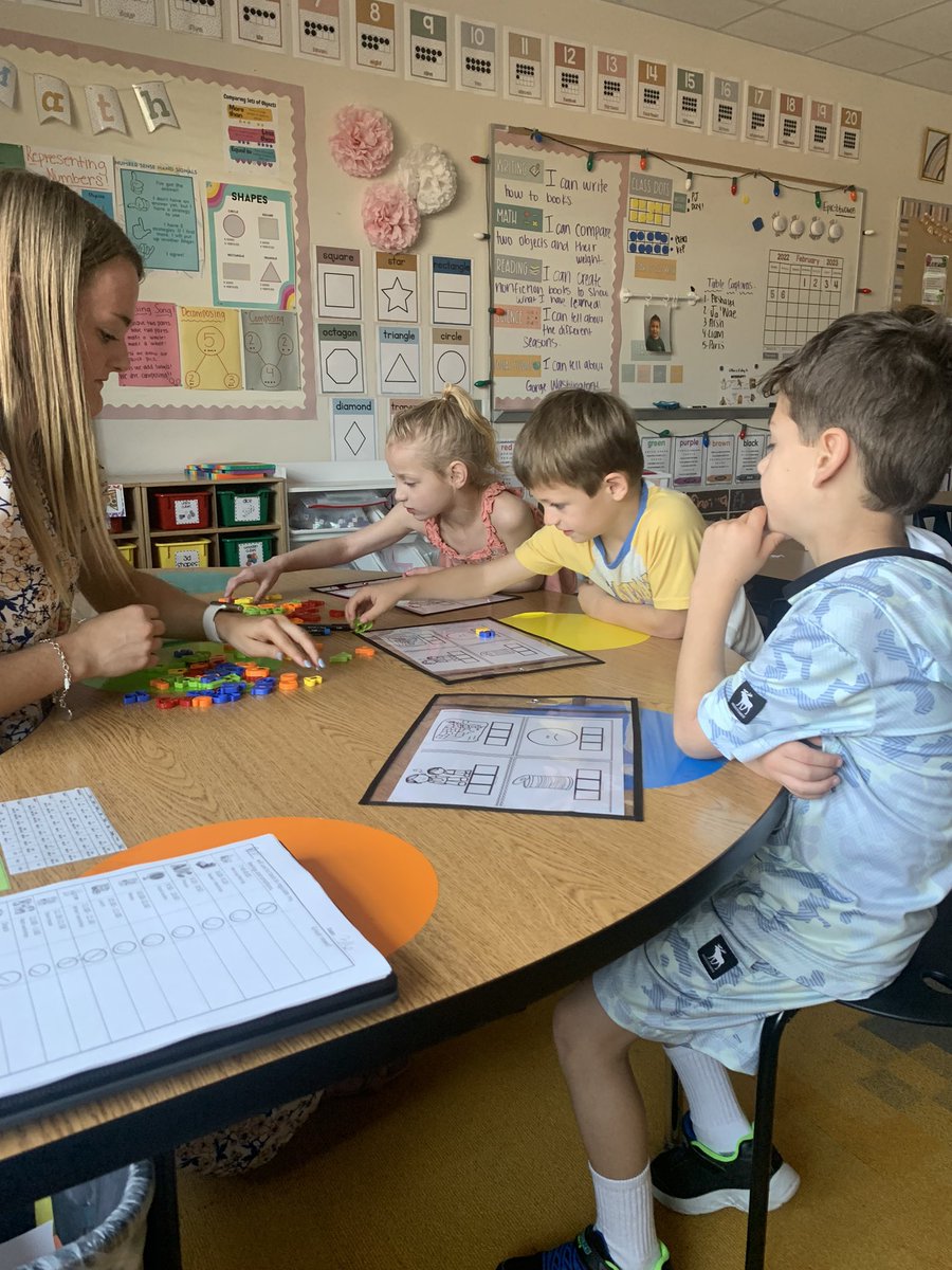 mrsballinger15's tweet photo. Ms. Mcgarrh did an amazing word work activity with her kiddos! She modeled and then had the kids practice on their own! 🤗 They had so much fun! #vaughnspringtraining @VaughnElemFISD https://t.co/FkDlnYRN6J