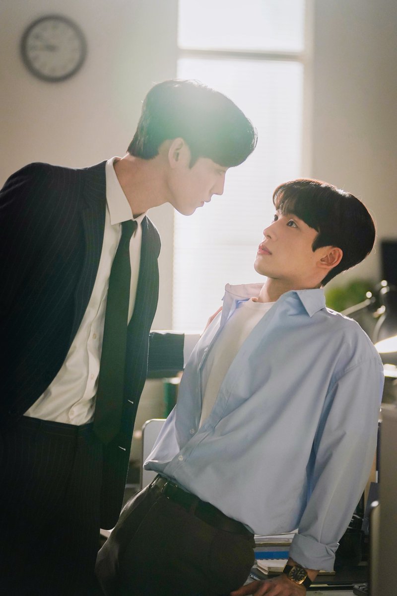 KENAZ_official's tweet photo. 이사님만 보면 미소짓던 동백이💙
동백이만 보면 직진하는 이사님💜
✨#밥이사 시청은 헤븐리에서~✨
https://t.co/uv9Ttt25jF
#밥만잘사주는이상한이사님 #TheDirectorWhoBuysMeDinner #비하인드 #bl #bl드라마 #벨드 #blwebseries #webseries #heavenly #헤븐리 #KENAZ #케나즈 #네이버시리즈 https://t.co/os0OTyyPfF
