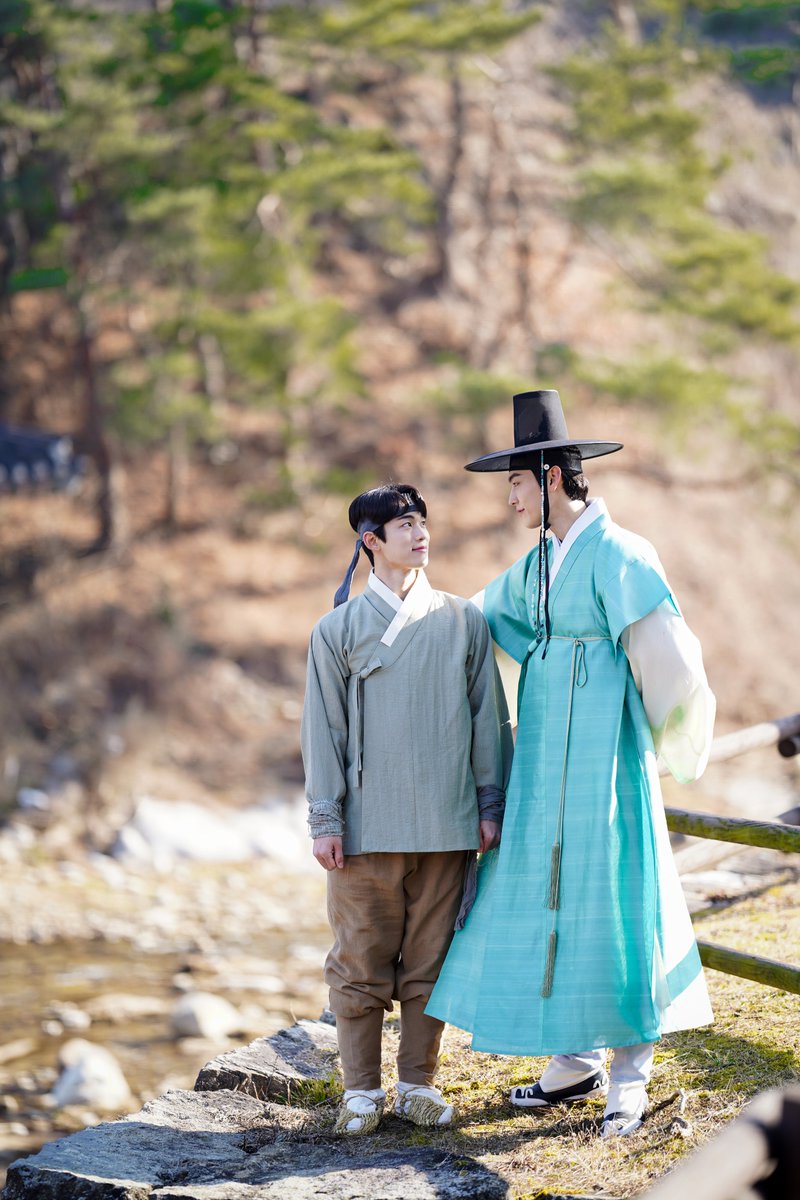 KENAZ_official's tweet photo. 이사님만 보면 미소짓던 동백이💙
동백이만 보면 직진하는 이사님💜
✨#밥이사 시청은 헤븐리에서~✨
https://t.co/uv9Ttt25jF
#밥만잘사주는이상한이사님 #TheDirectorWhoBuysMeDinner #비하인드 #bl #bl드라마 #벨드 #blwebseries #webseries #heavenly #헤븐리 #KENAZ #케나즈 #네이버시리즈 https://t.co/os0OTyyPfF