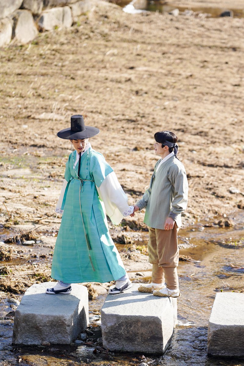 KENAZ_official's tweet photo. 이사님만 보면 미소짓던 동백이💙
동백이만 보면 직진하는 이사님💜
✨#밥이사 시청은 헤븐리에서~✨
https://t.co/uv9Ttt25jF
#밥만잘사주는이상한이사님 #TheDirectorWhoBuysMeDinner #비하인드 #bl #bl드라마 #벨드 #blwebseries #webseries #heavenly #헤븐리 #KENAZ #케나즈 #네이버시리즈 https://t.co/os0OTyyPfF