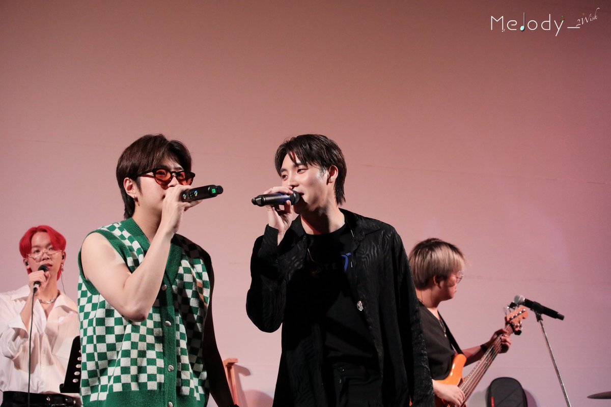 Our 2wish singing their hearts out together! 😍

#รักทูวิชก็กรี๊ดออกมา