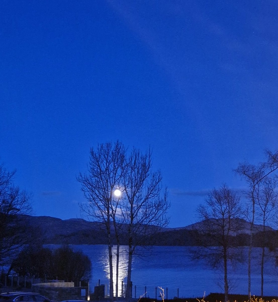 LardBoy3's tweet photo. As nice a place as I can think of to take my break. #backshift #lochlomond #hgv https://t.co/Sr6BXBofcA