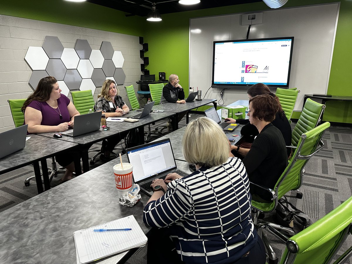 Who doesn’t like breakfast burritos & tech? Tech Tuesday is always a hit when we tacobout
🌮 @BookCreatorApp 
🌮 @KamiApp 
🌮 @PearDeck 
🌮 @AdobeExpress 

#CastleberryISD #CISDBetterTogether 
#CISDInnovation @faulknerr