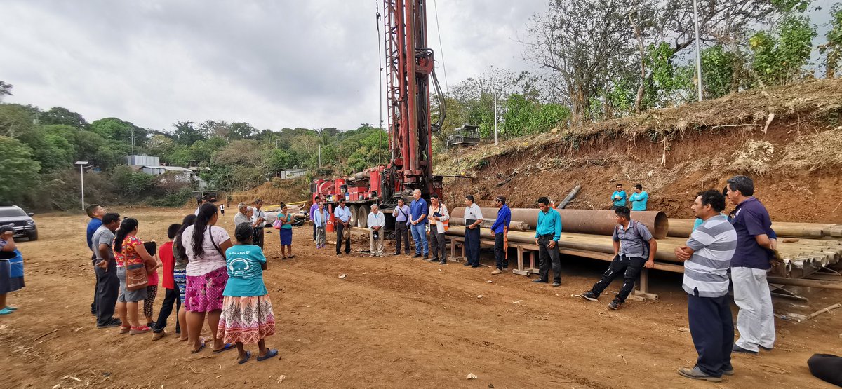 TCnelMariotobar's tweet photo. Gracias a nuestro presidente @nayibbukele y la @ObraMunicipal el Canton El Ángel estamos soldado una deuda histórica con el suministro de agua potable. https://t.co/jF5tAJhB8p