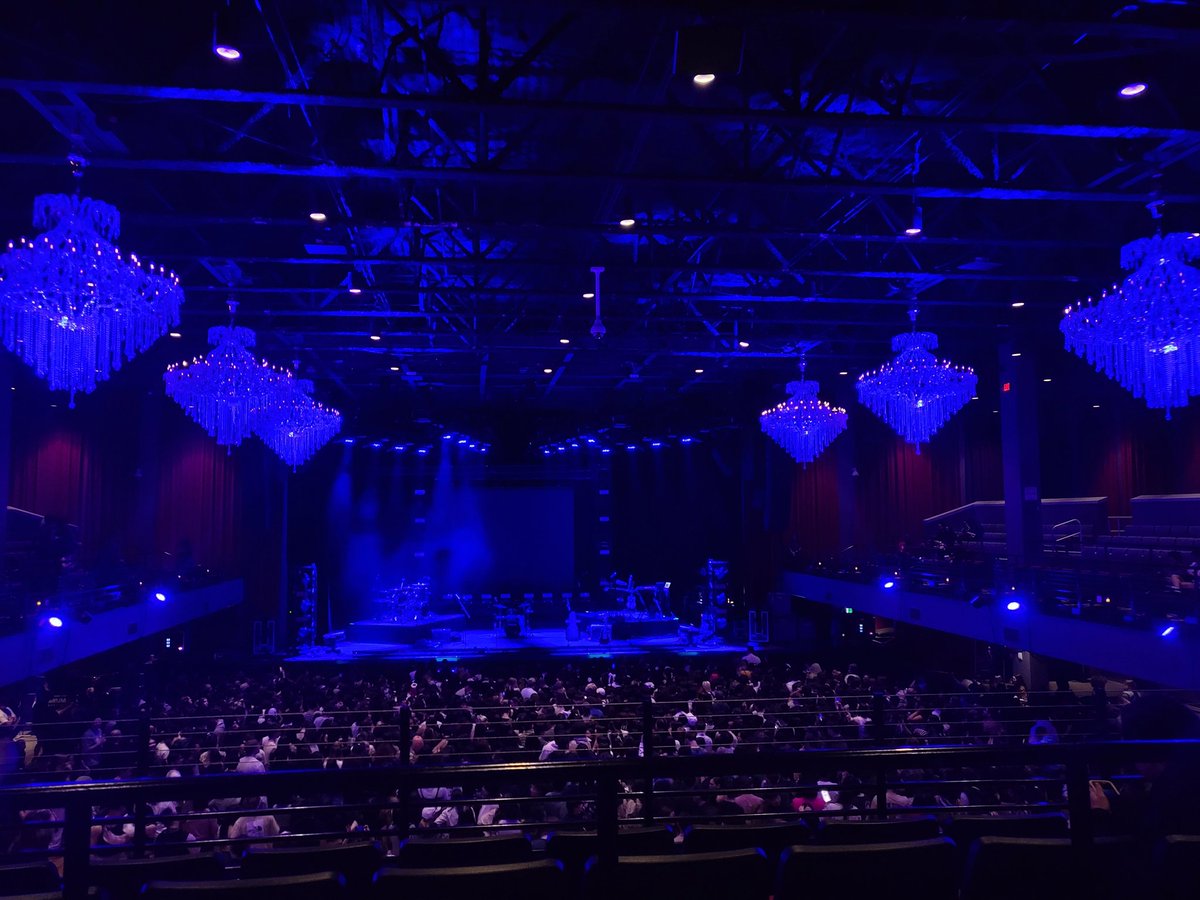 phanci_'s tweet photo. Love a last minute Tuesday concert 🎵 https://t.co/OMT3eBrAUZ