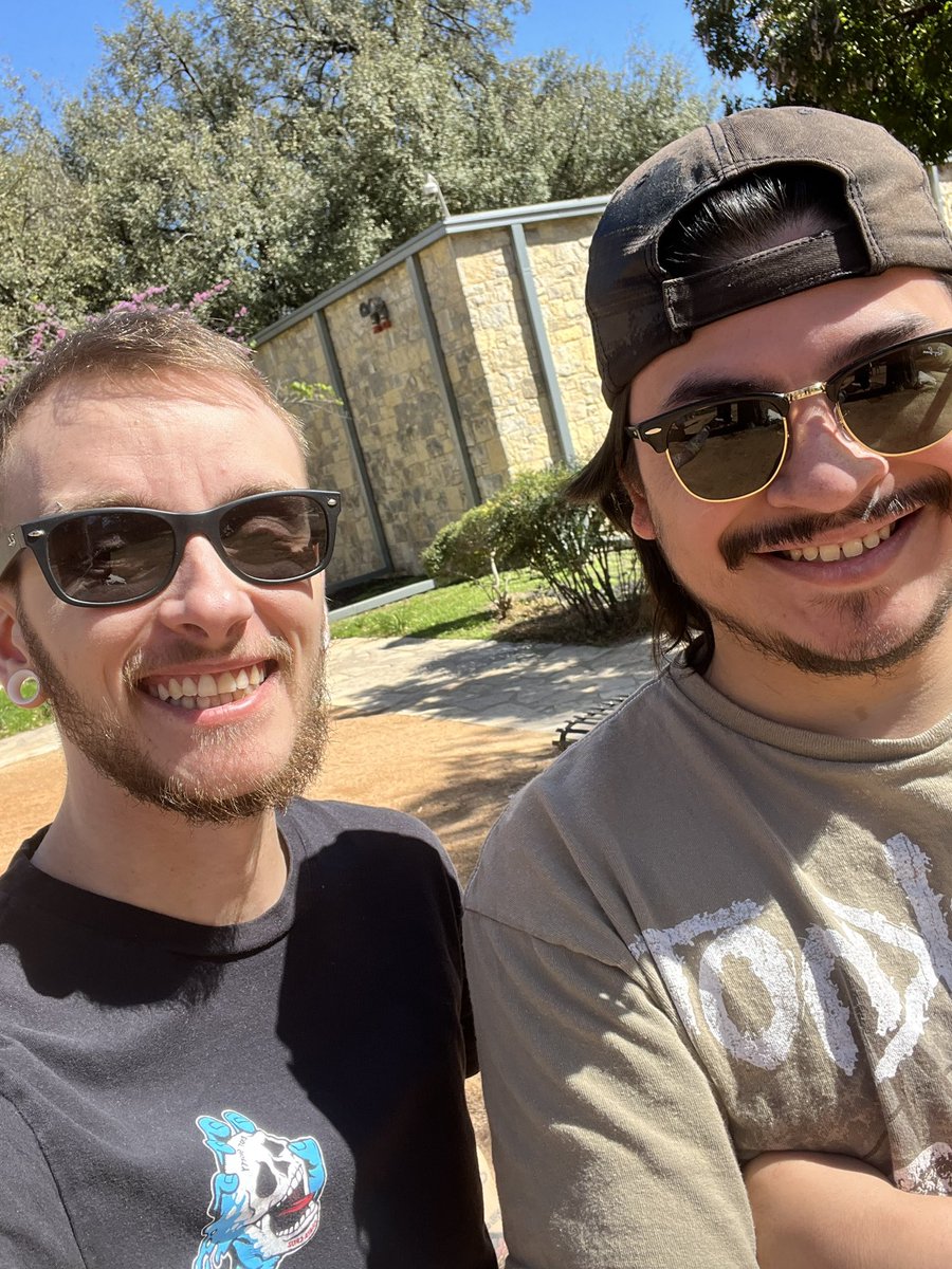 TShotzz01's tweet photo. I got to meet the edaters this weekend. @bobazee_ @Draivo_ https://t.co/BtvkS5zqXX