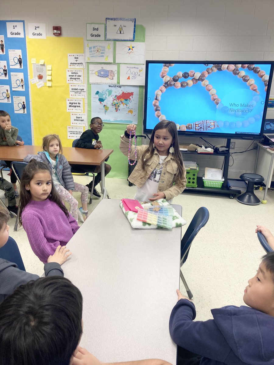 WendyKidwell's tweet photo. Today we learned from a 4th grade HMES kid entrepreneur about her small business, BB’z Bead’z. Her jewelry making expertise helped these 2nd graders with their own necklace designs. #PWCSGiftedEd #thenecklaceshop https://t.co/ZF4jTAFFKN