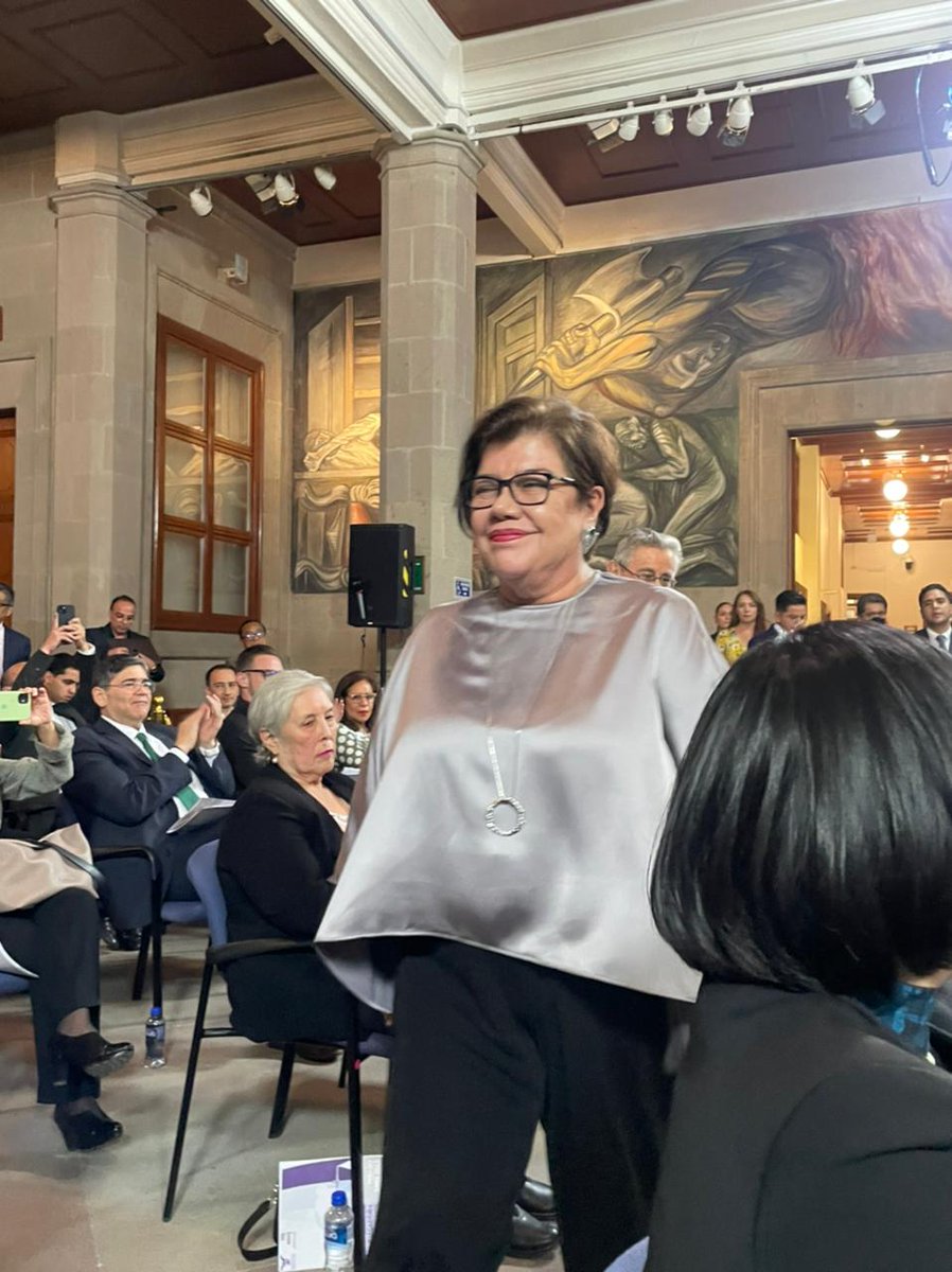 TAgrarios's tweet photo. Los @TAgrarios felicitan a la Magda. Claudia Dinorah Velázquez González @yayavg1 por recibir el Premio AMIJ 2023 en el Día del juzgador y juzgadora mexicanos por el apartado de #TribunalesAgrarios.
⚖️ https://t.co/Vsq9D7rOvy