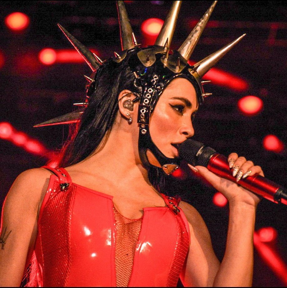 FandomAguerrid's tweet photo. Lali y sus importantes logros sin el  apoyo de su disquera Sony Music Arg hasta el día de hoy. https://t.co/zL6WePCLoy