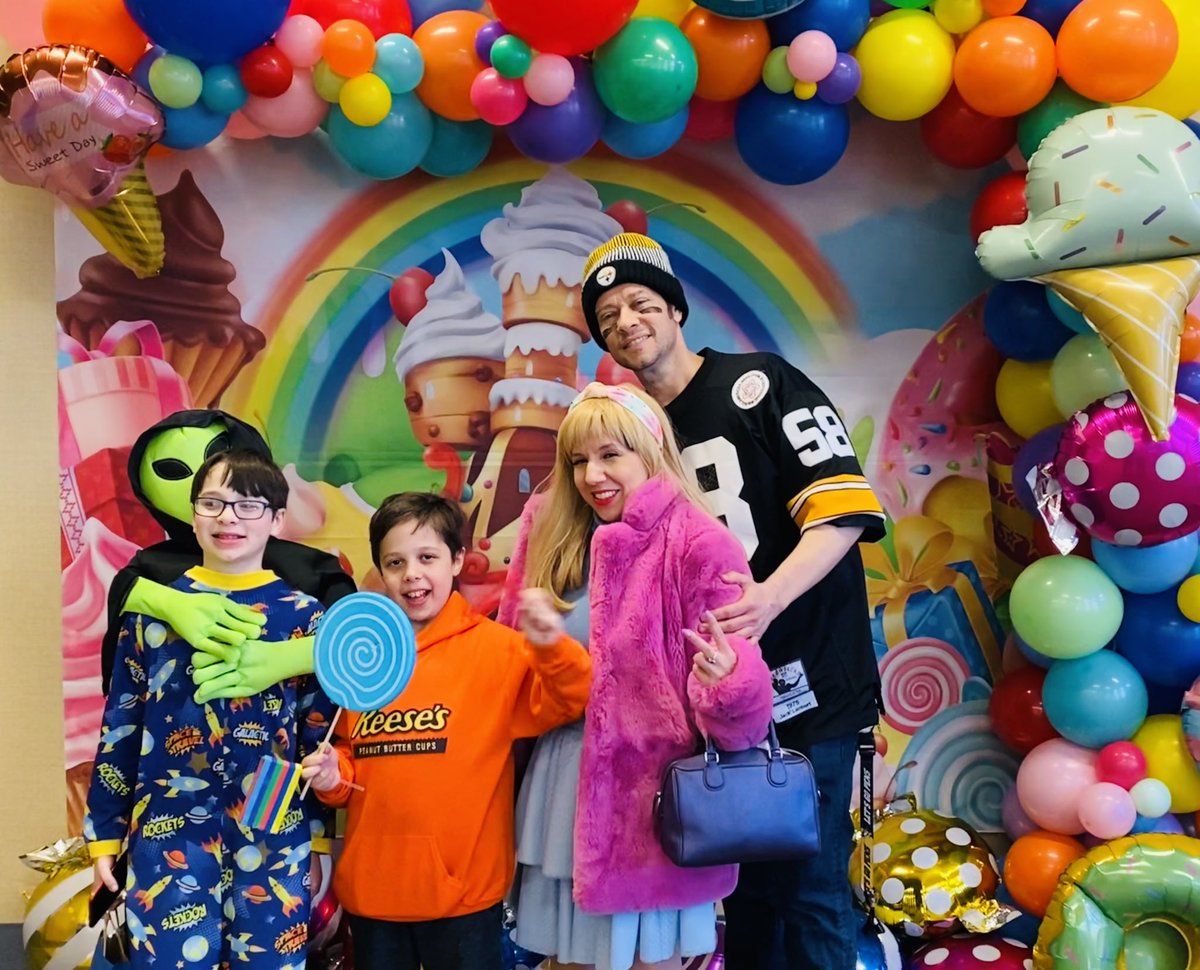 DoingDrugsSucks's tweet photo. Happy Purim!! Love celebrating fun holidays with the fam! 
~
~
#sober #sobermovement #doingdrugssucks #sayno #nodrugs #love #happy #purim https://t.co/iQWuWbjNbw