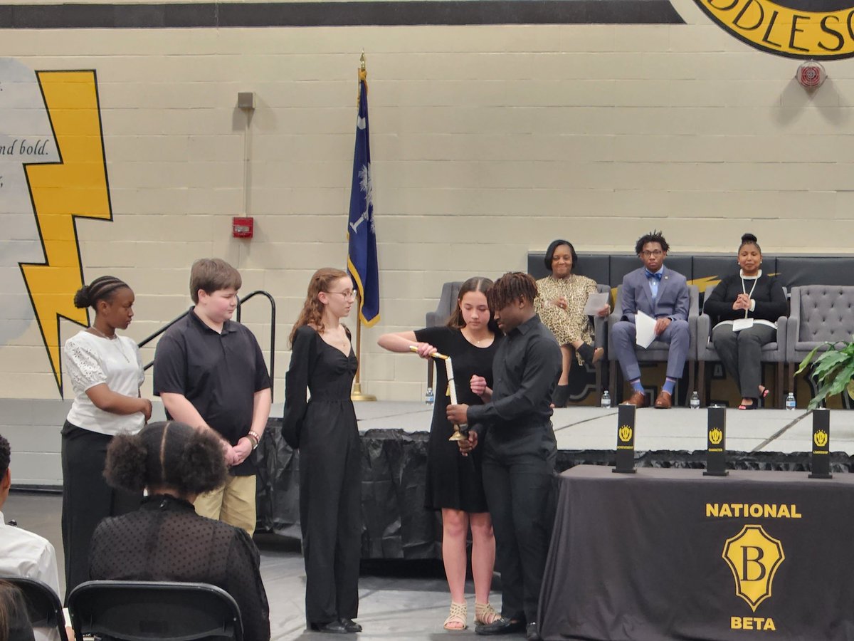 BMSBetaClubR2's tweet photo. We are proud and excited to have inducted our newest members of Beta Club tonight! 💛🖤 @BMSatRSD2 @RichlandTwo https://t.co/bG1ZGfVjCN