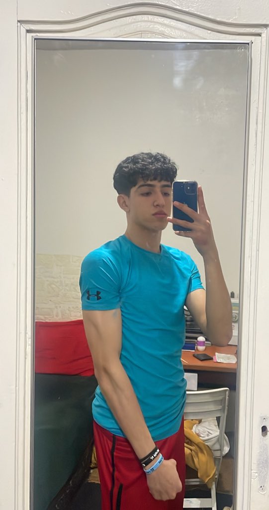 onlywitilyas's tweet photo. New fav shirt unlocked 😃
Gotta hit the gym broujola https://t.co/GjYD7lnifU