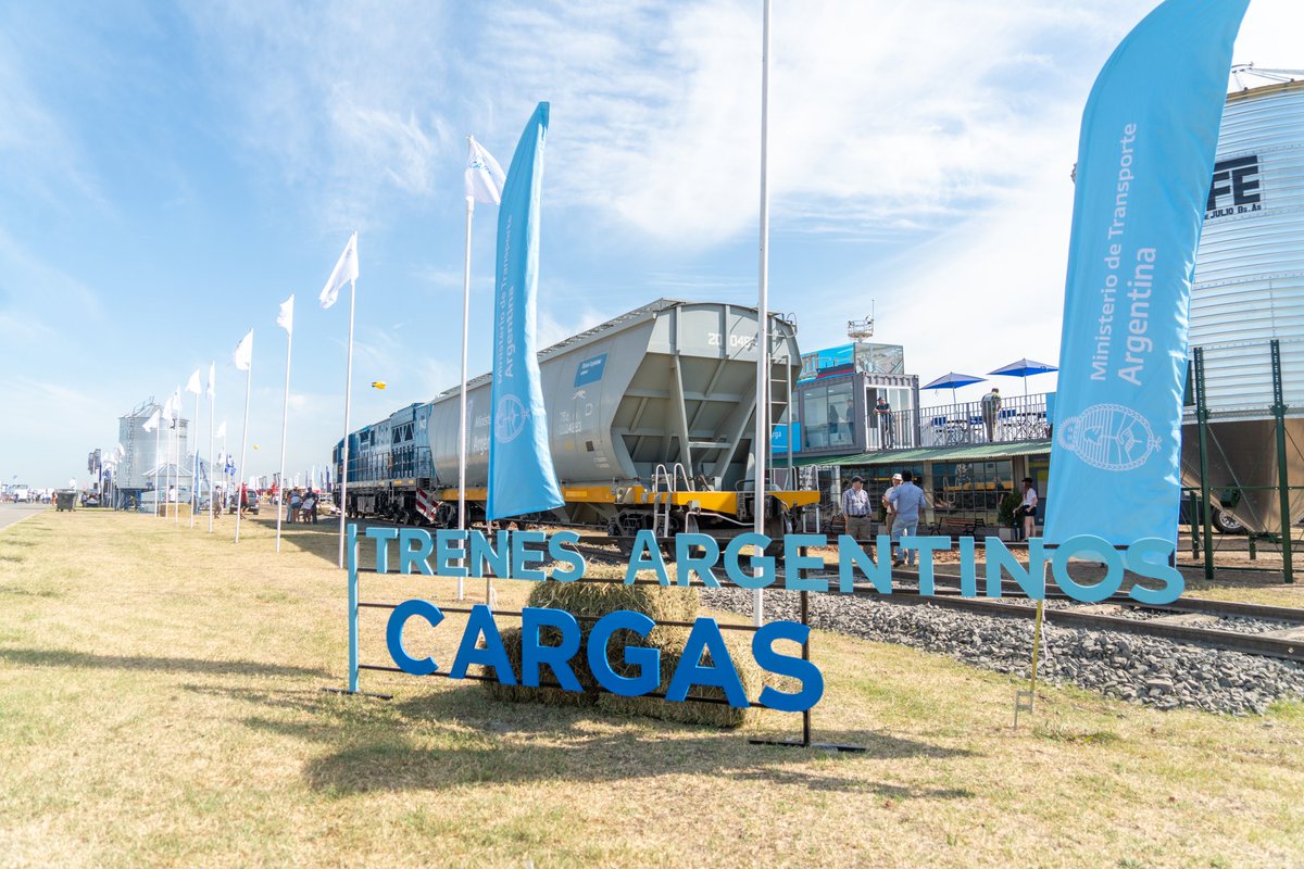 TACargas's tweet photo. DECIMOS PRESENTE EN #Expoagro para:

✅️Acompañar a quienes confían en nuestra logística. 
✅️Buscar nuevas alianzas que nos permitan seguir creciendo.
✅️Enterarnos las novedades del sector y asesorar sobre nuestro servicio. 
🚂Y de YAPA, podés subirte al tren. https://t.co/beQ5ZlTCM3