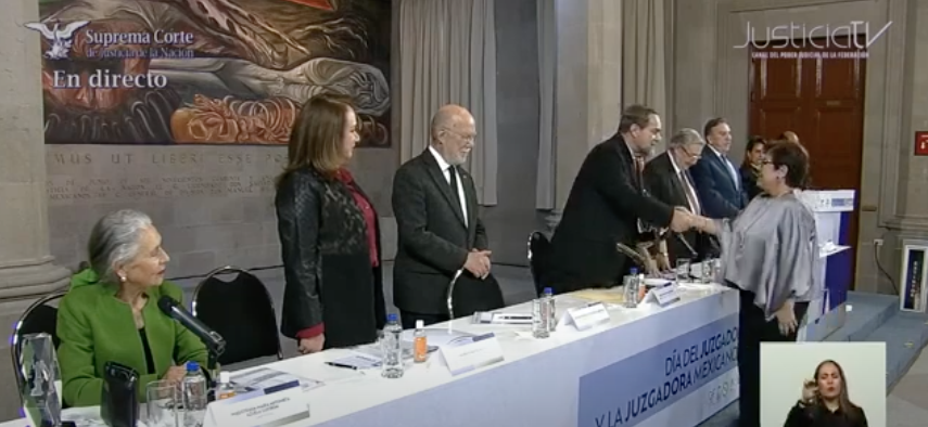 rosalbavp's tweet photo. Muchas felicidades a la magistrada Claudia Dinorah Velázquez González, galordonada al #Premio #AMIJ 2023 #DíaDeLaJuzgadora  #7Marzo #7Marzo23 #Enhorabuena  #mujeresqueinspiran 
@yayavg1
 #TribunalesAgrarios #8M #8MDiadelaMujer #7Marzo23 https://t.co/uC6rk1ZxxE