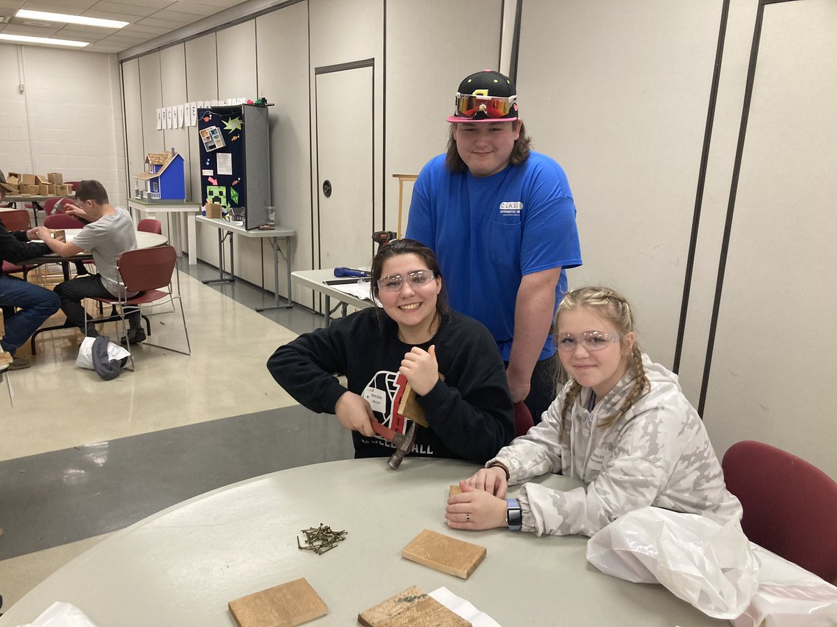 soeder_rita's tweet photo. So many opportunities to explore career interests @AuburnCareerCen. Thanks for a high energy and interactive day for Perry’s 8th graders!! https://t.co/JCawVLp0Ze