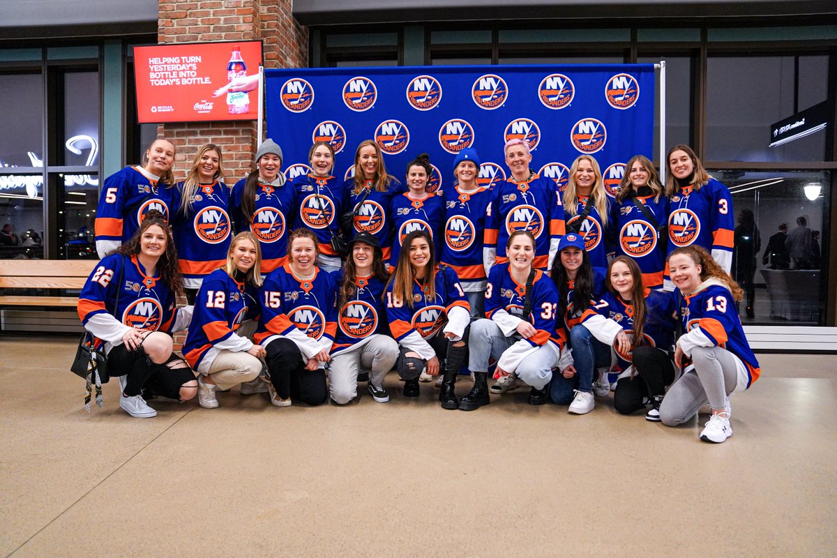 The <a href="/Riveters/">Metropolitan Riveters</a> are in the house tonight cheering on the #Isles! 👏