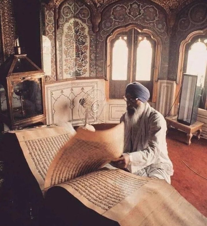Kamalpreet1511's tweet photo. ਹੋਲੀ ਕੀਨੀ ਸੰਤ ਸੇਵ।। ਰੰਗ ਲਾਗਾ ਅਤਿ ਲਾਲ ਦੇਵ।‌।
ਗੁਰ ਸੇਵਉ ਕਰਿ ਨਮਸਕਾਰ।। ਆਜੁ ਹਮਾਰੇ ਮੰਗਲਚਾਰ।। https://t.co/mvvPWLpPly