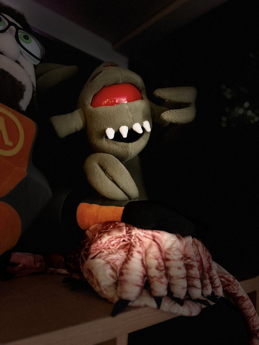 BeyondWasd's tweet image. Our new Vort Pal has arrived! Thanks again @MyPuppetPal for the amazing work. We love him.

#halflife #halflife2 #valve #steam
@valvesoftware @OnDeck @Steam