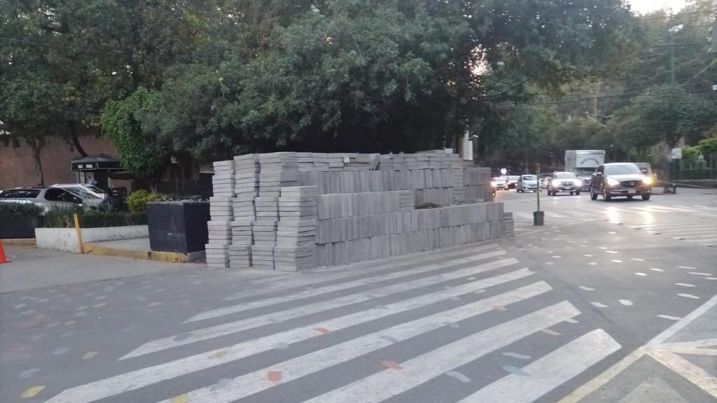 "que chaspm los peatones, vamos a poner unas piedras horribles"
                                  — dijo <a href="/STaboadaMx/">Santiago Taboada</a>

Georgia esquina Eugenia, en  #LaNápoles en <a href="/BJAlcaldia/">Alcaldía de Benito Juárez</a>