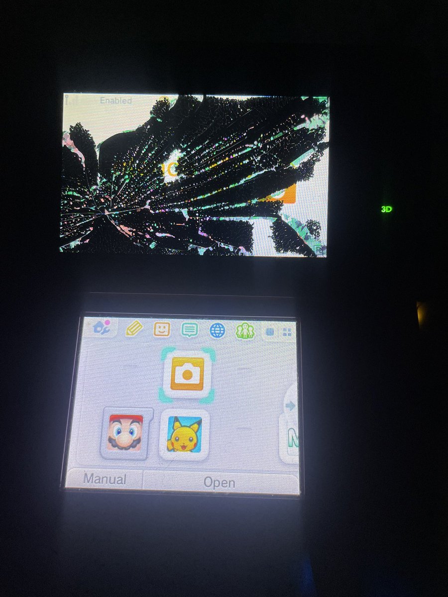 jvsiah's tweet photo. @supermasenk0 and used it for my busted 3ds 💀 https://t.co/SCgRdn9Ie9
