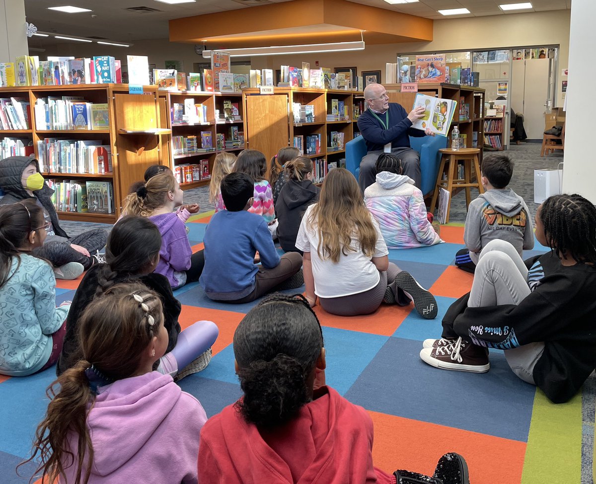 RHMediaCenter's tweet photo. A super special and super sized THANK YOU to our fabulous guest readers @robert_rolling  &amp; @DoctorGemellaro! #lifelongreaders #ReadAcrossAmerica2023 @RikerHillRams https://t.co/x3APvNr9pa