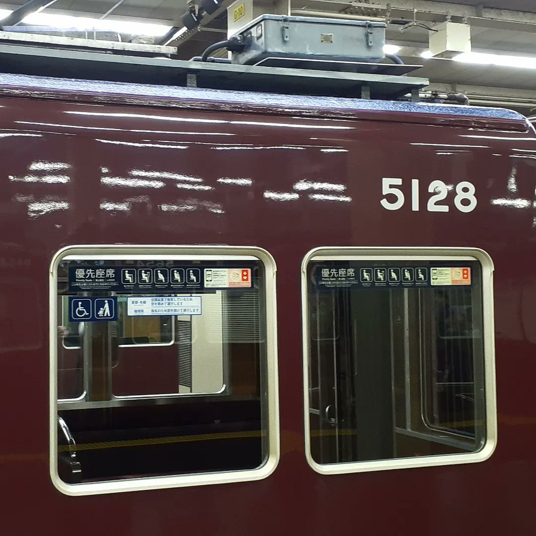 niconico23300's tweet photo. 今日も乗車電が5128Fでした。
次の加工作業は、優先座席のシール貼りですかね☺️
#阪急電鉄 #阪急電車 #5100系 #5128F #電車 #鉄道 #鉄道模型 #Nゲージ #鉄道コレクション #鉄コレ https://t.co/ftlBbrdzkO