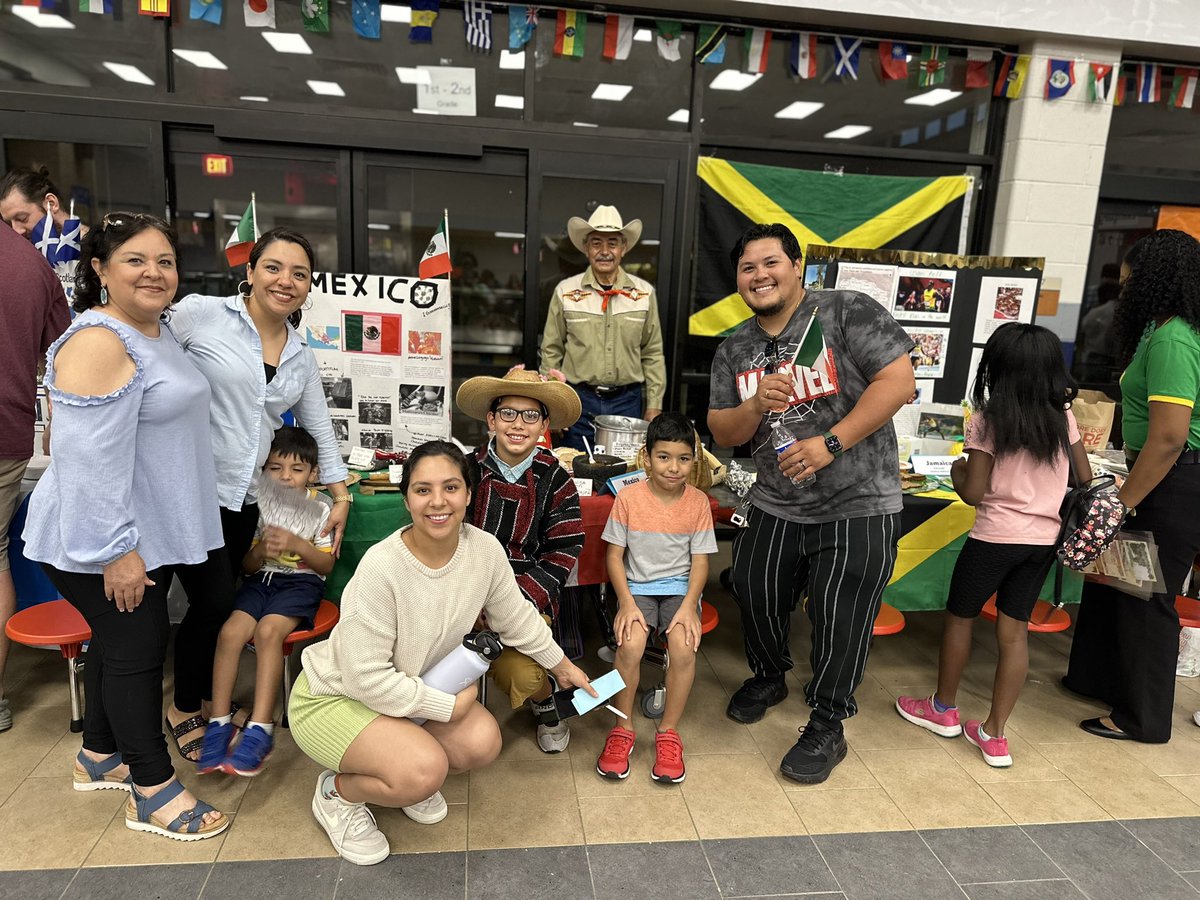 MrsMolina7's tweet photo. Had fun celebrating the beauty of Wilson with my nephew Julian and our family. @CFISDWilson https://t.co/lEsnqtBXlB