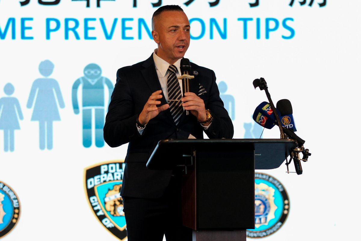 NYPDCommAffairs's tweet image. Today our Crime Prevention Division held a Business Improvement Districts Event with our local businesses in the @nypd109pct to discuss Crime Prevention methods on increasing security &amp;amp; offering free Security Site Surveys to businesses &amp;amp; homes.