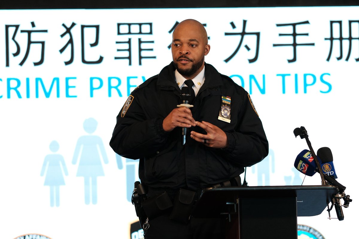NYPDCommAffairs's tweet image. Today our Crime Prevention Division held a Business Improvement Districts Event with our local businesses in the @nypd109pct to discuss Crime Prevention methods on increasing security &amp;amp; offering free Security Site Surveys to businesses &amp;amp; homes.