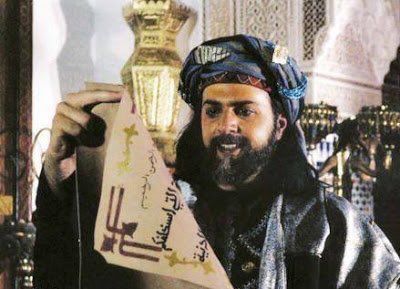 استنجد أكبر ملوك الطوائف و ملك إشبيلية المعتمد بن عباد بالمرابطين فعاتبه ملوك طوائف الأندلس وحذروه بأن المرابطين سيسلبون مُلكهُ فقال مقولته المشهورة 
لأن أرعى الإبل عند ابن تاشفين خيراً لي من أن أرعى الخنازير عند الفونسو
لذلك حفظ التاريخ اسم المعتمد ولم يحفظ ذكرملوك الطوائف