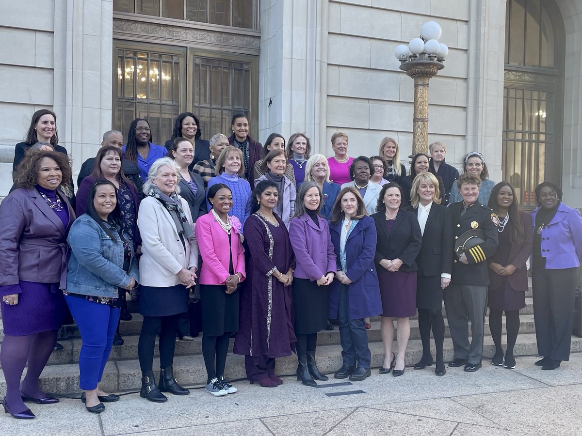 Celebrating Women’s History Month with these elected officials from all over ⁦<a href="/HamiltonCntyOH/">Hamilton County, OH</a>⁩ !
There are more women serving in elected office in Hamilton County than any other county in Ohio. Thanks to ⁦<a href="/HCCWG_Ohio/">Hamilton County Commission on Women & Girls</a>⁩ &amp; ⁦@MaryMaune⁩ for organizing!
