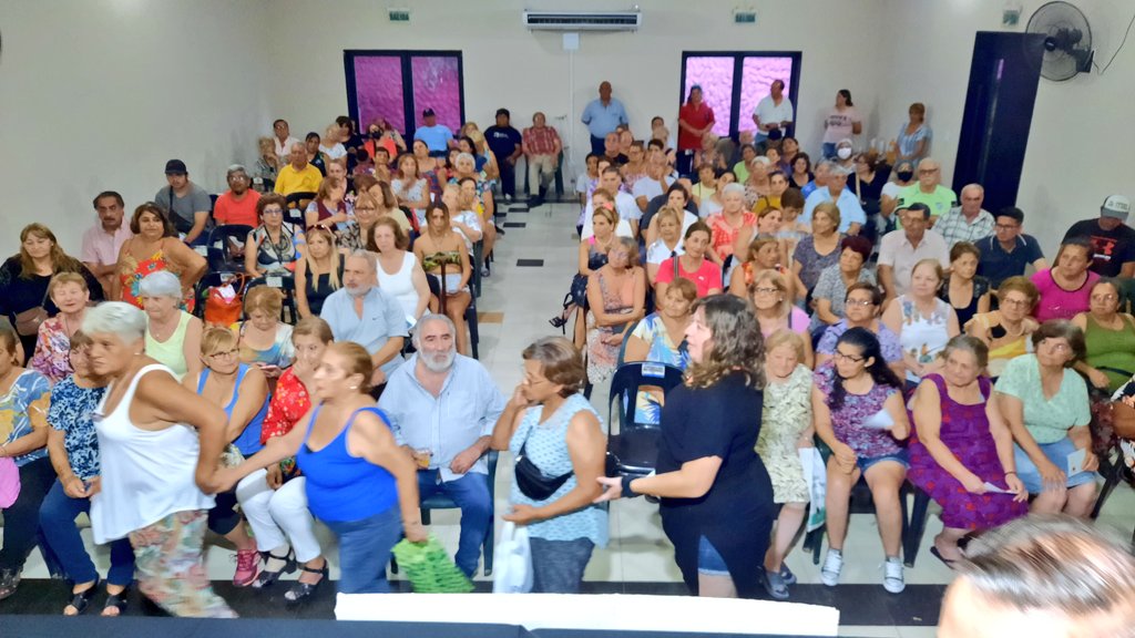 FCocheroldan's tweet photo. Hoy en #BarrioElBosque, de la @MuniSMTucuman , un encuentro con los @AdultosM_SMTuc/ gestión de @alfarogerman Intendente y la @direccionadult1/ Programa #tarjetamas60 y sus %Desc.en los comercios.gratos momentos.@Beatriz_AvilaOK Sen.Nac @alejuancarlos5 @normatorossiok Sec.DesSoc https://t.co/0LXD420LwV