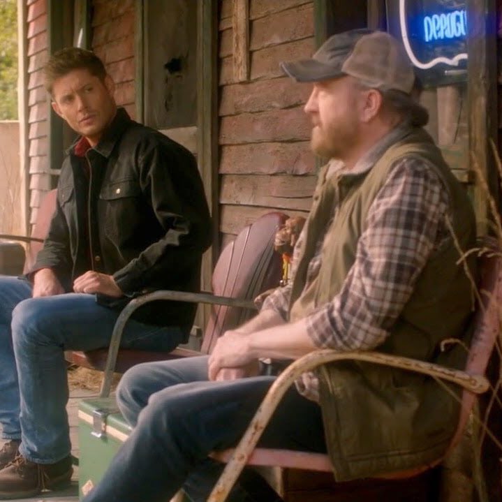 alwaysdeanw's tweet photo. dean and bobby            dean and bobby
in spn finale                     in tw s1 finale 
 #TheWinchesters https://t.co/yJjTIJRqvR