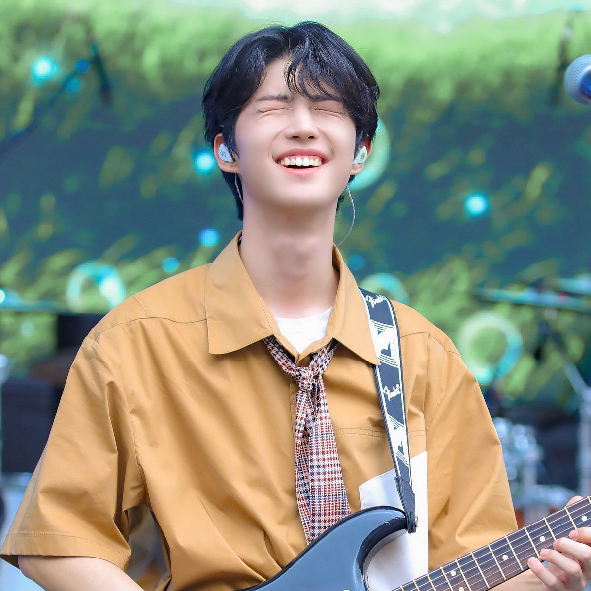 bnnystrn's tweet photo. Han Hyeongjun' A Riff A Day https://t.co/SD216JvYJD