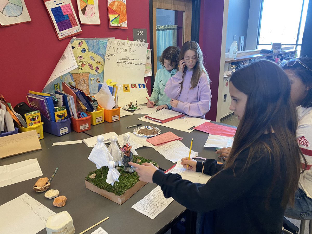 _sofiacerrato's tweet photo. We had a great time today wrapping up our Native Americans unit with a museum walk! Students made their own artifacts based on the regions they studied and were able to check out what their peers created! @MaddenTCS https://t.co/MpanrfYfrr