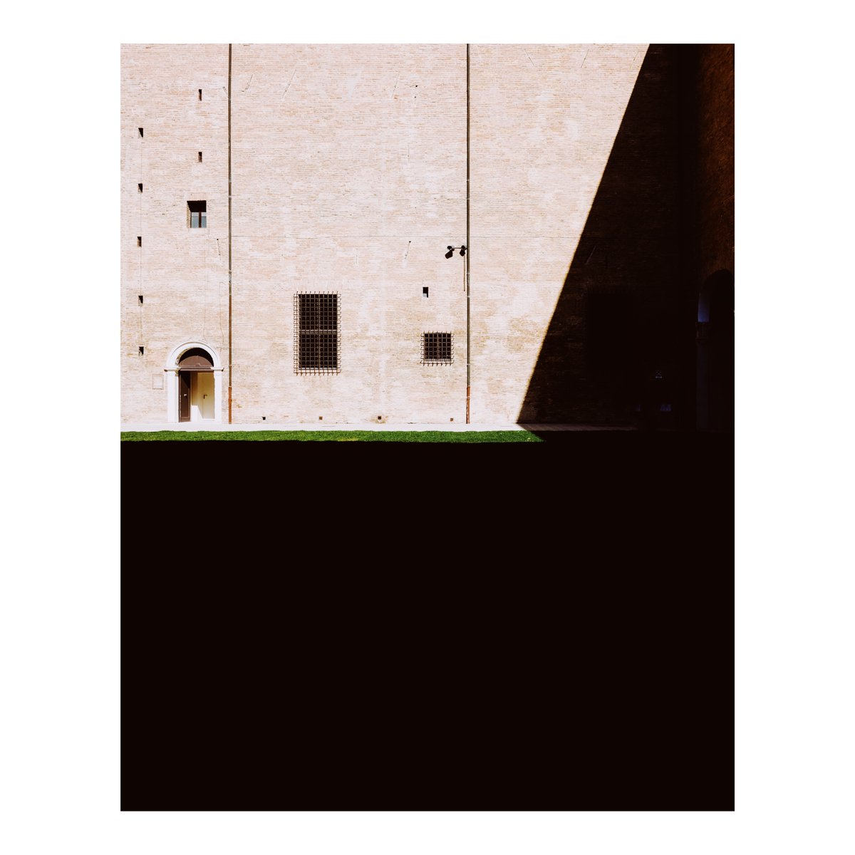mpietropoli's tweet photo. Di amanti. #palazzodeidiamanti #labics #architecture #ferrara https://t.co/kSVHXdm8jP