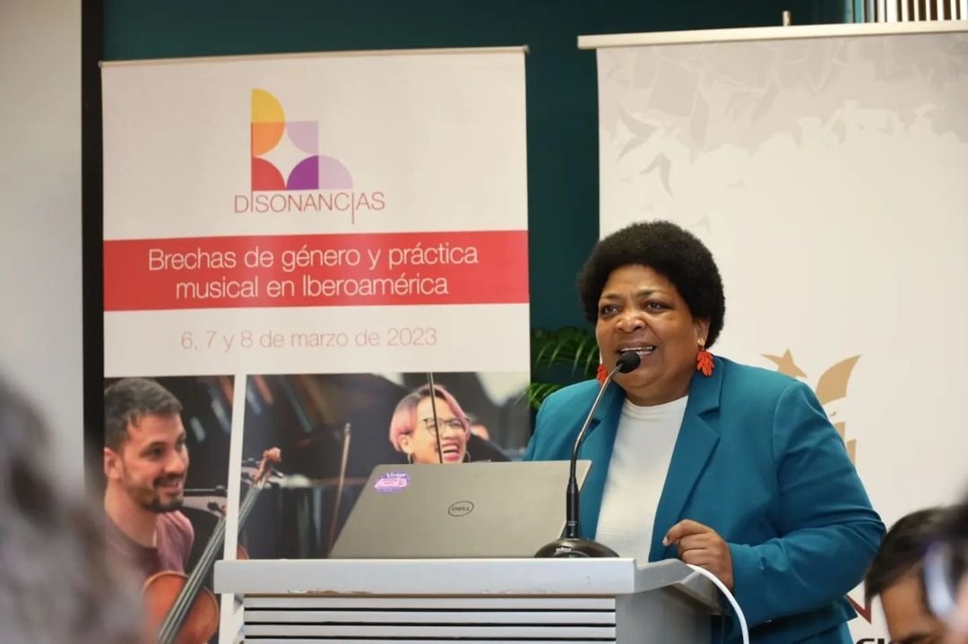 Damas músicos de la banda Republicana participan de la cumbre de mujeres musicos.
Cerca de 30 mujeres de 12 países que tienen en común la música, participarán de la cumbre de mujeres músicos a celebrarse por primera vez en Panamá. <a href="/MiCulturaPma/">Ministerio de Cultura</a>