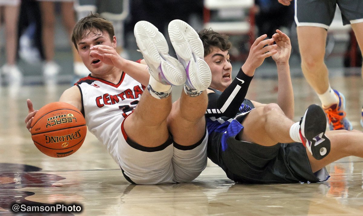 SamsonPhoto's tweet image. .@CentralCassBBB moves on with a 79-71 win over @Hankinsonboysh1 in ND Class B Region 1 semis. #NDpreps