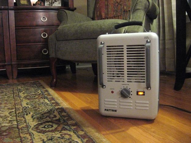 BendFireRescue's tweet image. Last month Bend Fire &amp;amp; Rescue responded to two fires #inBend that were started by space heaters. Space heaters are one of the main culprits for residential structure fires and 88% of home heating fire deaths. 
Learn how to heat your home safely at bit.ly/3SYla1E