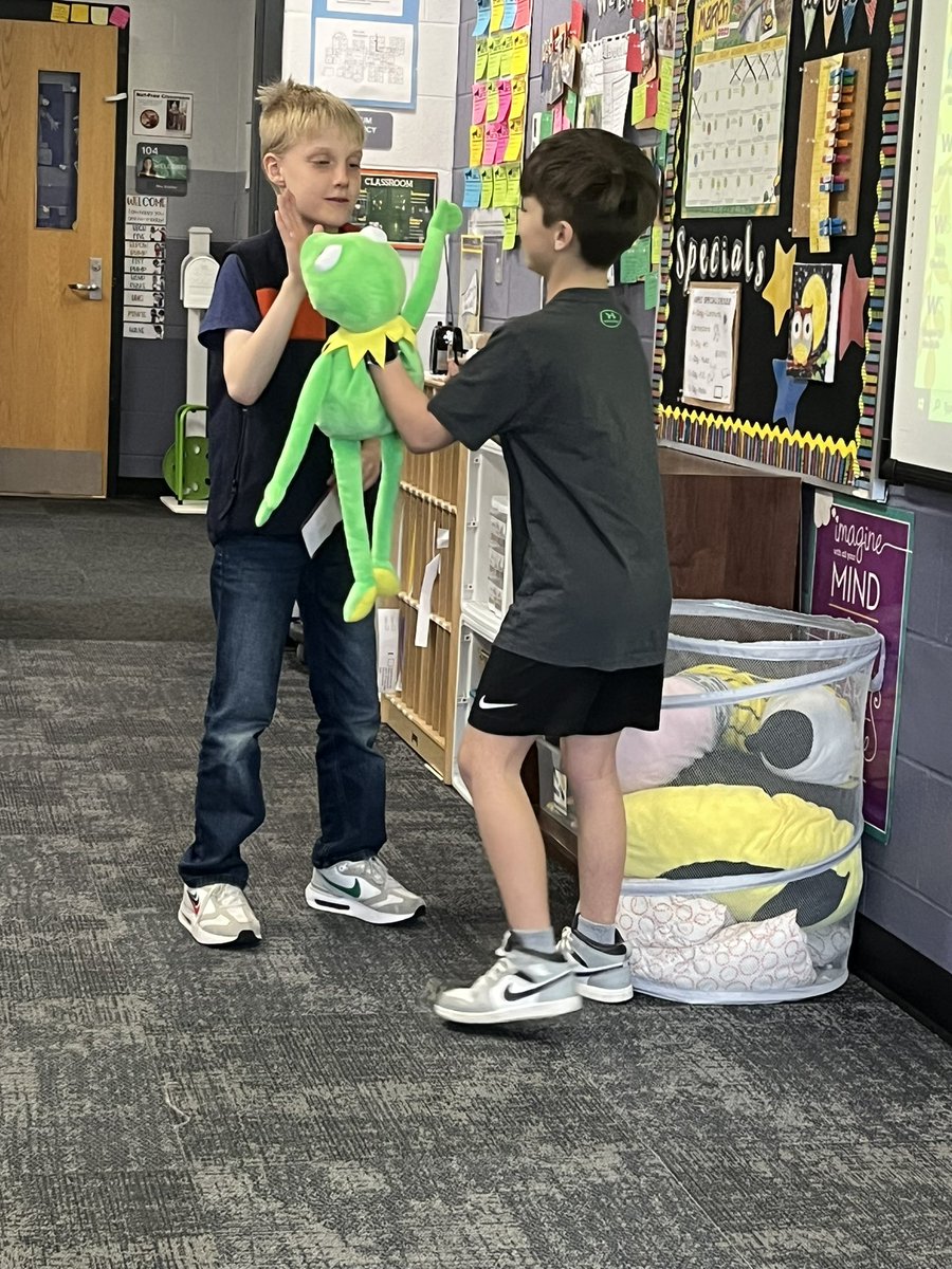 MrsSnipes105's tweet photo. What a fun start to the week! We had a friend cash in for show and tell and he brought in his puppet and another friend cashed in to teach our class how to make art out of words. We have some very talented classmates!! @BlueAshElem #PBISRewards #BePoints #ClassStore https://t.co/xOHBZnbBDh
