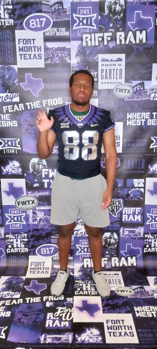 JIvory2006's tweet photo. Had a great unofficial visit @TCUFootball and had great conversations with coach McFarland. Thank you Coach Dave for sending the invite information out to me. @CoachP_WAM @dealt4aces @CoachStraka @forest_naaman @Naaman_Football https://t.co/CQCCP0W3rX