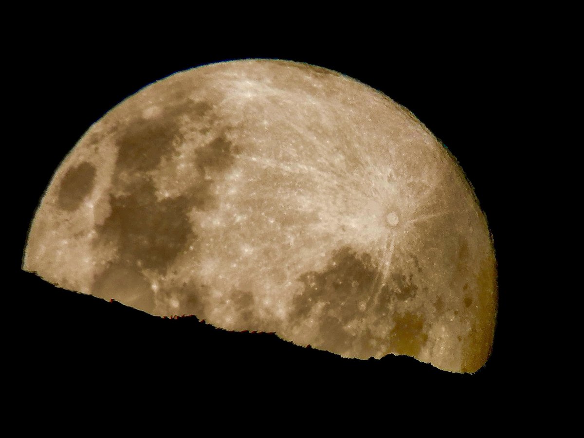 Les comparto la salida de la luna llena sobre los cerros del valle del elqui! Miren que maravilla! Cómo siempre, acercándola para quienes no la pueden ver así! Y por favor, no le diga luna de gusano. Solo luna llena 😁🌕
Celular <a href="/SamsungChile/">Samsung Chile</a> y Telescopio.
