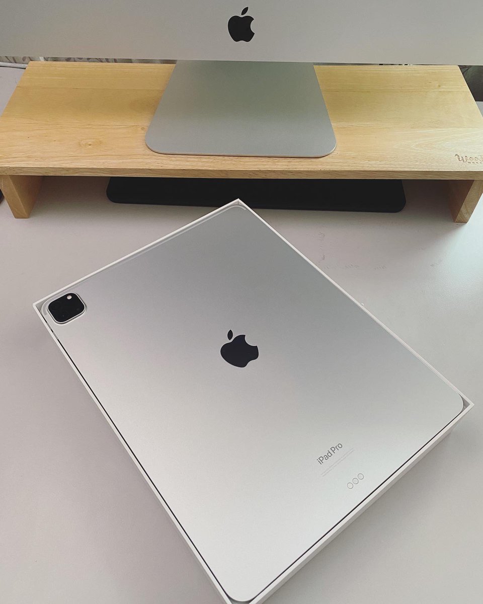 doldoly2002's tweet photo. [돌돌디자인] 🍎아이패드 프로 12.9 6세대 M2 512 사과교체. 오랜 시간동안 수많은 디자인작품을 만들어준 2세대 패드에서 6세대로 애플아바타의식 행해졌습니다. 더욱 강력한 사과로 더욱 좋은 디자인 작품활동에 임하겠습니다. 언제나 맑음 -돌돌생각-  #ipadpro #doldoldesign #Procreate https://t.co/n2qqakGRNX