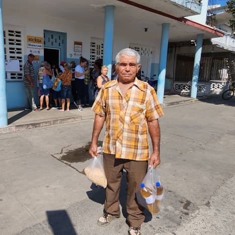 Se realiza la entrega de donativos de alimentos gestionados por el PMA para grupos vulnerables de la población de #PinarDelRio. Apoyo que se agradece por el Gobierno y Pueblo cubano. <a href="/MincinCuba/">Comercio Cuba</a> <a href="/WFP_Cuba/">WFP Cuba</a> <a href="/gecom_pr/">Grupo Empresarial de Comercio Pinar del Río</a> <a href="/GrupoAlimentos/">Grupo de Alimentos</a> <a href="/BetsyDazVelzqu2/">Betsy Díaz Velázquez</a>