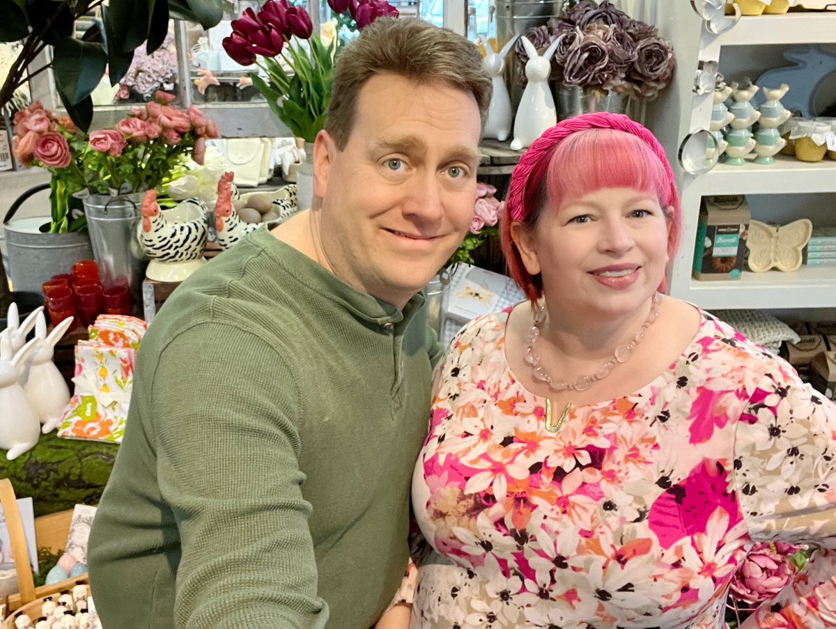 webbish6's tweet photo. Come say hi to me at AWP! This is what I look like today with the spring display at Molbak's! Glenn is the one next to me.
And here is an updated version of the "Where I'll be at AWP" graphic, with actual accurate locations for things. #AWP #pinkhair #springisclose #AWP23 https://t.co/FT5yBI33Aa