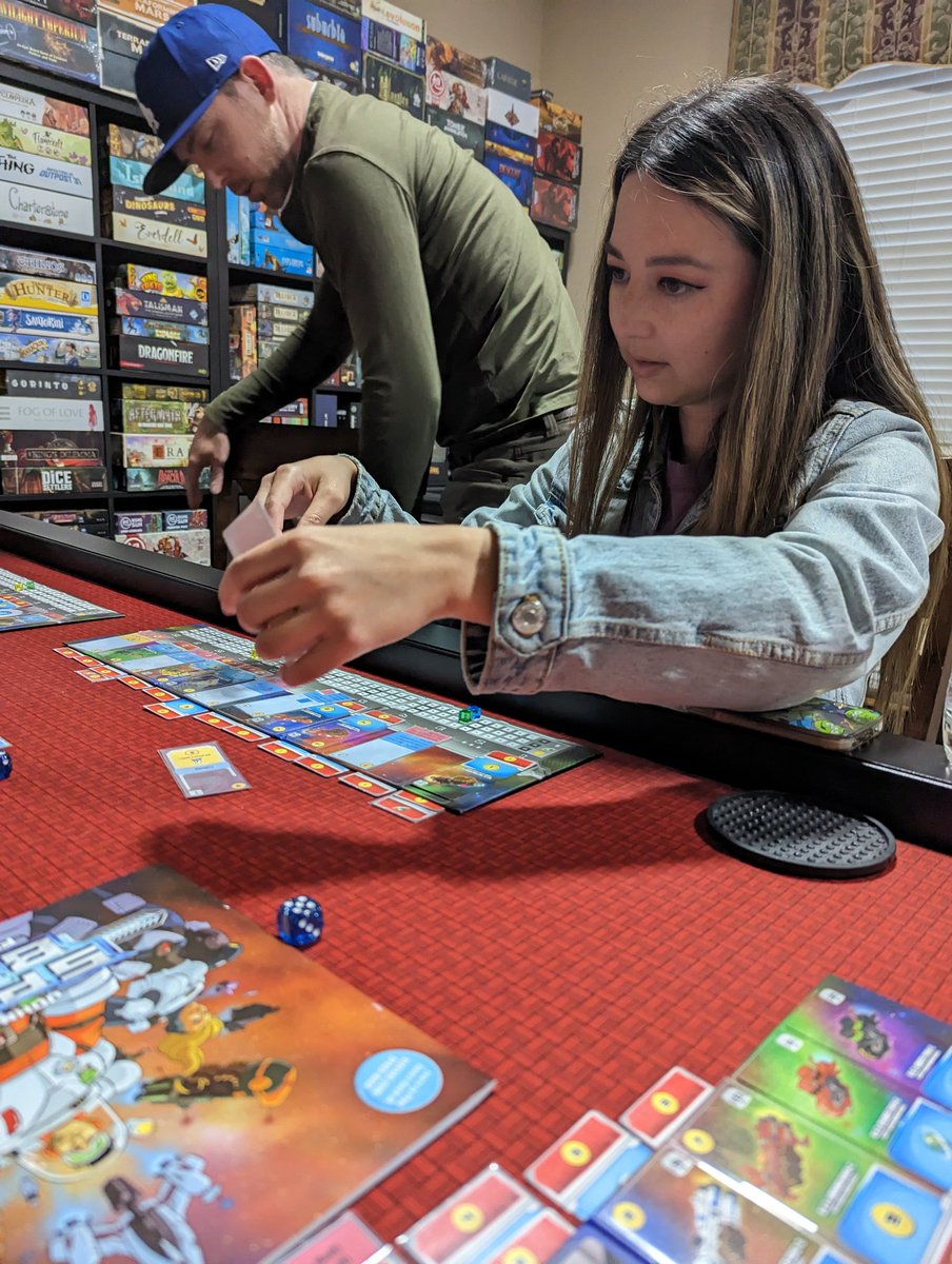 GatorDave_'s tweet image. A close call but I came out 1 pt ahead of @CrystalDax. Great game with a great expansion. #WeMakeFun @alderac @banzainator @MeepleKonrad @JohnDClair