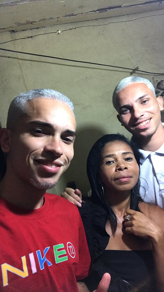 gbdenioficial's tweet photo. Irmão cuida de nós ai de cima, vou cuidar da nossa mãe e do nosso irmão por você daqui. Te amarei eternamente @Vtdomhs ❤️ 👼 https://t.co/qk6rYYREYA