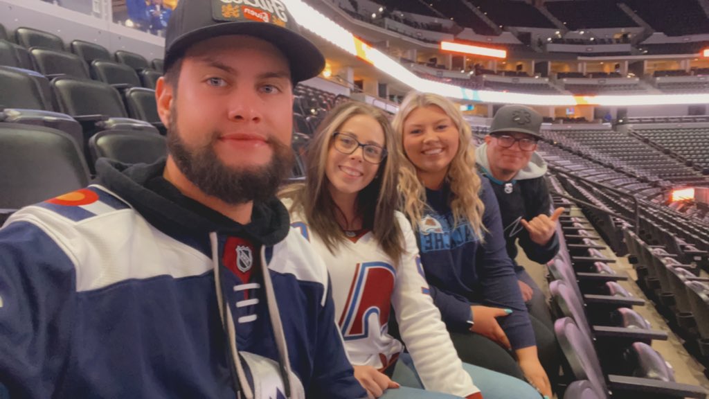 Shyyy_rose's tweet photo. #GoAvsGo avalanche vs sharks tonight 💙🤍♥️ https://t.co/8aWHzNIgmR
