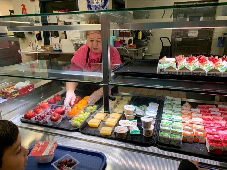 swisd_swe's tweet photo. SWE students enjoying breakfast this morning! Happy National School Breakfast Week!!! #RootEdSWE https://t.co/Sd5uhpTD04
